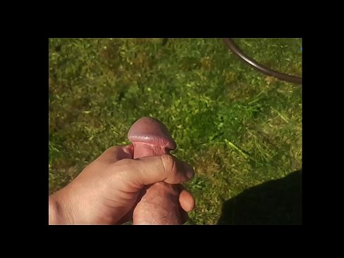 ❤️ Una guapa calenta es folla el seu cony rosa i es corre amb un esquitxat en un jardí d'estiu ❤ Vídeo porno al ca.com-milf-300.ru ﹏
