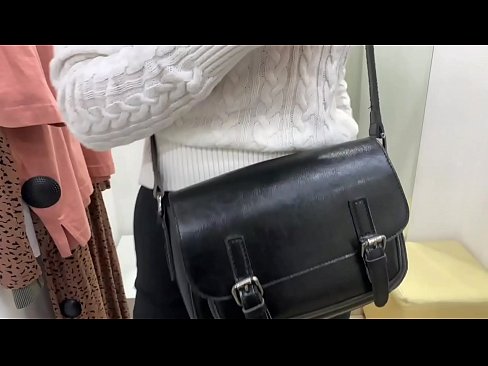 ❤️ Masturbació pública de la jove gossa FeralBerry amb un consolador al provador ❤ Vídeo porno al ca.com-milf-300.ru ﹏