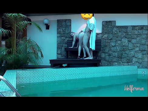 ❤️ El cap convida la criada a la piscina, però no va poder resistir-se a una calor ❤ Vídeo porno al ca.com-milf-300.ru ﹏